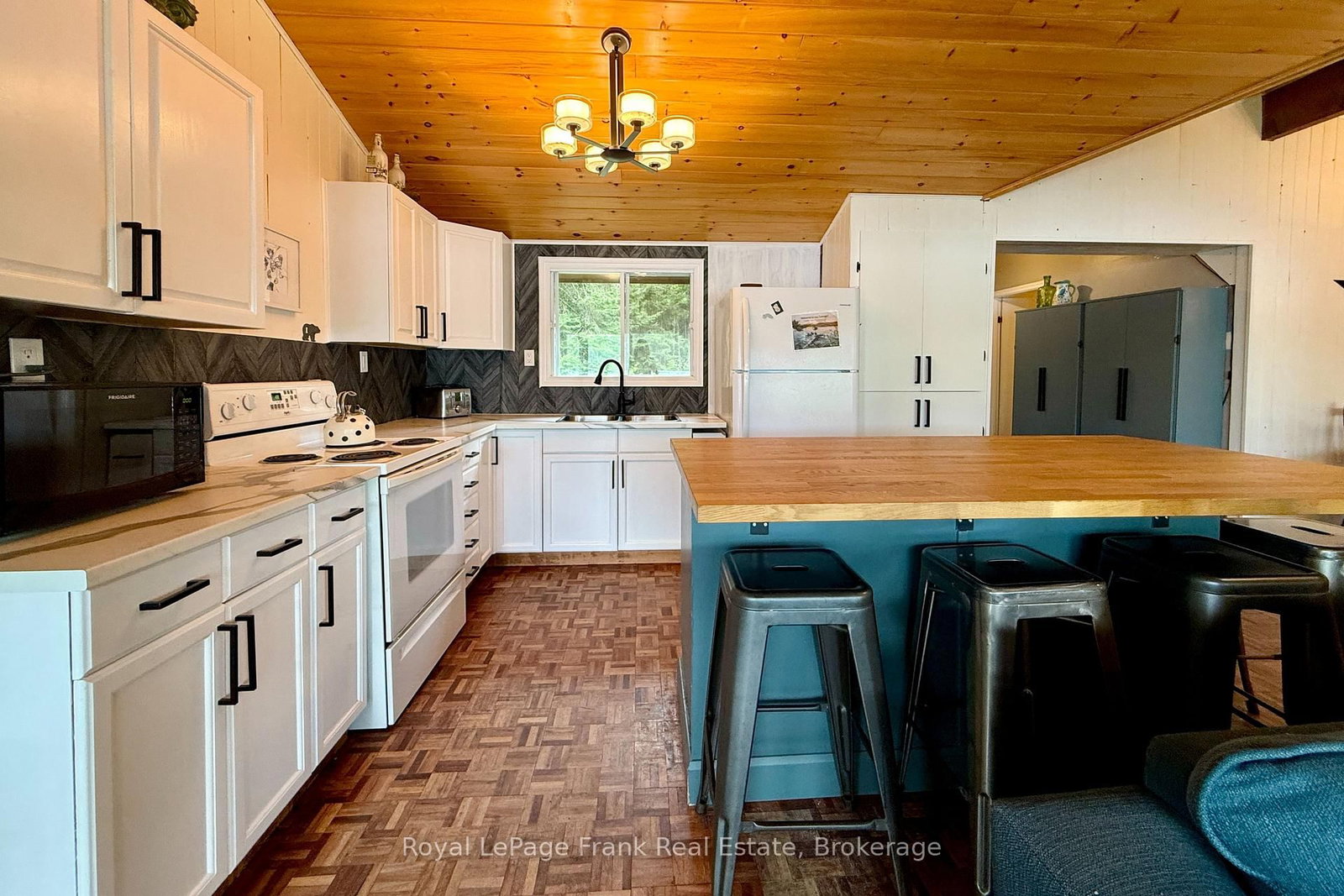 554A South McKenzie Lake Road • South Algonquin, ON photo 5