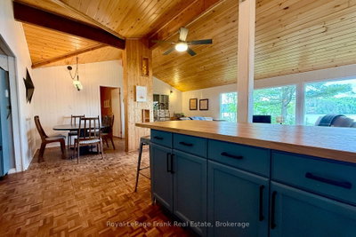 554A South McKenzie Lake Road • South Algonquin, ON photo 8