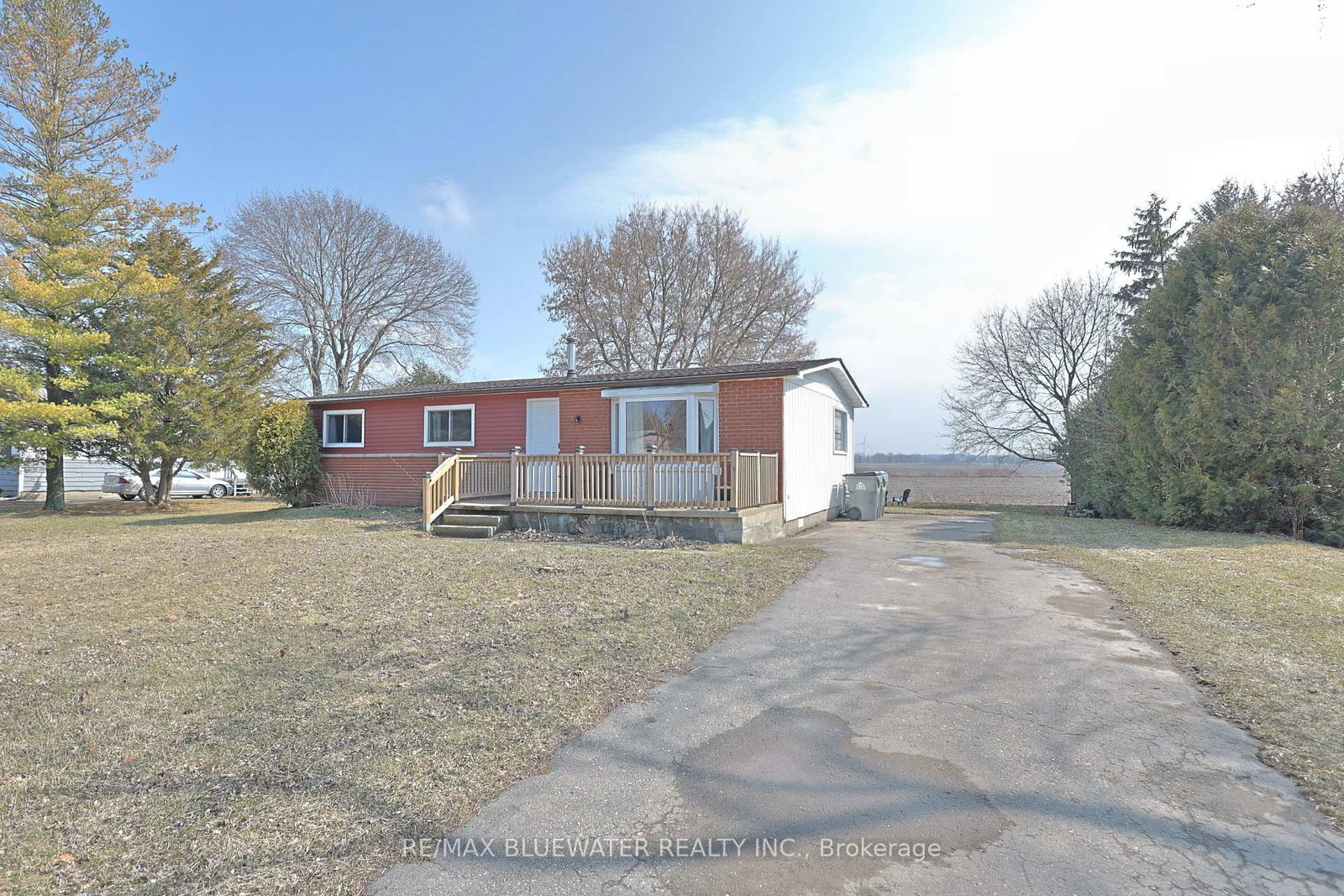 9897 Eric Street • Lambton Shores, ON photo 1