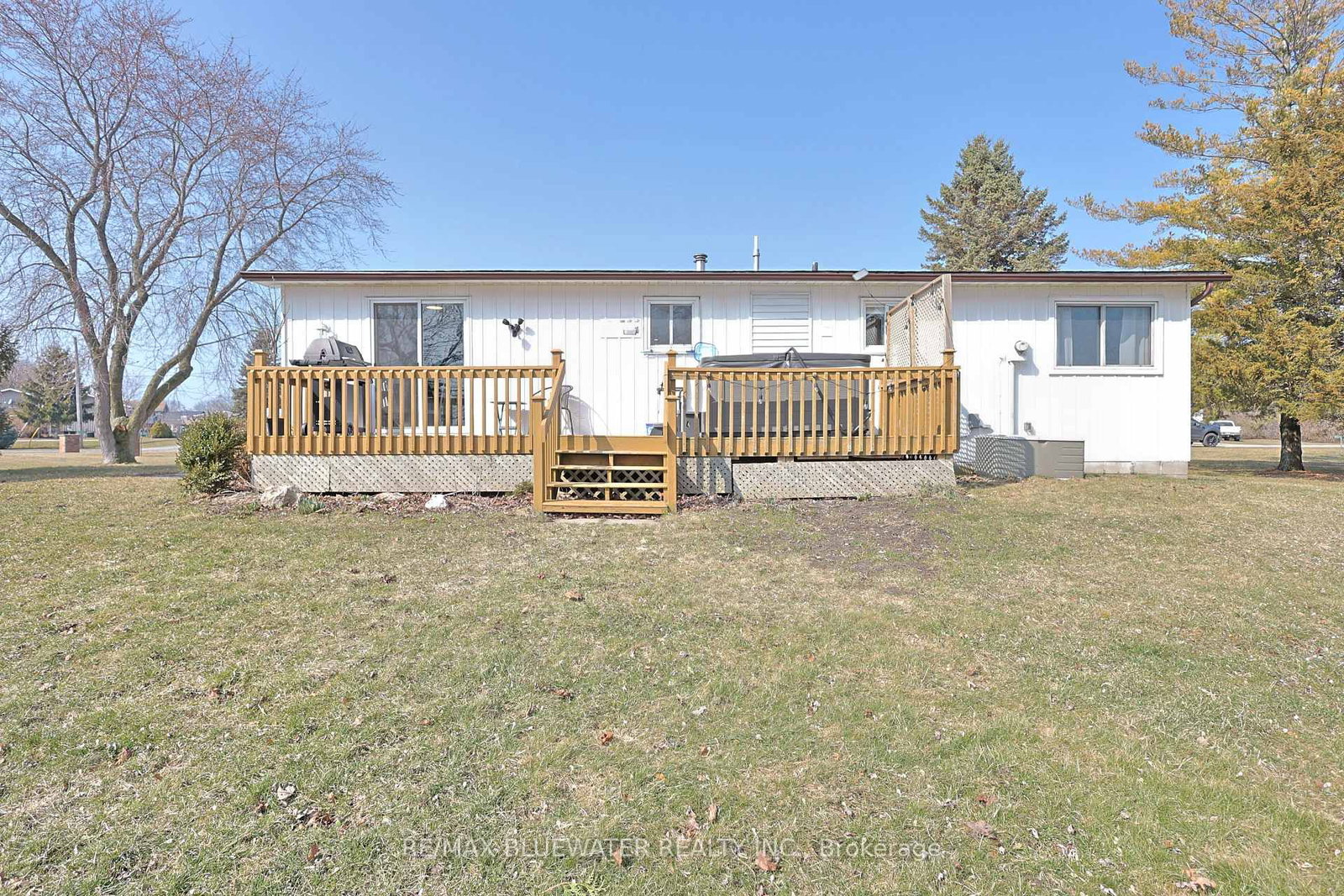 9897 Eric Street • Lambton Shores, ON photo 35