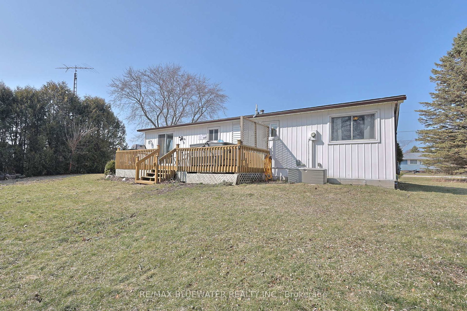 9897 Eric Street • Lambton Shores, ON photo 36