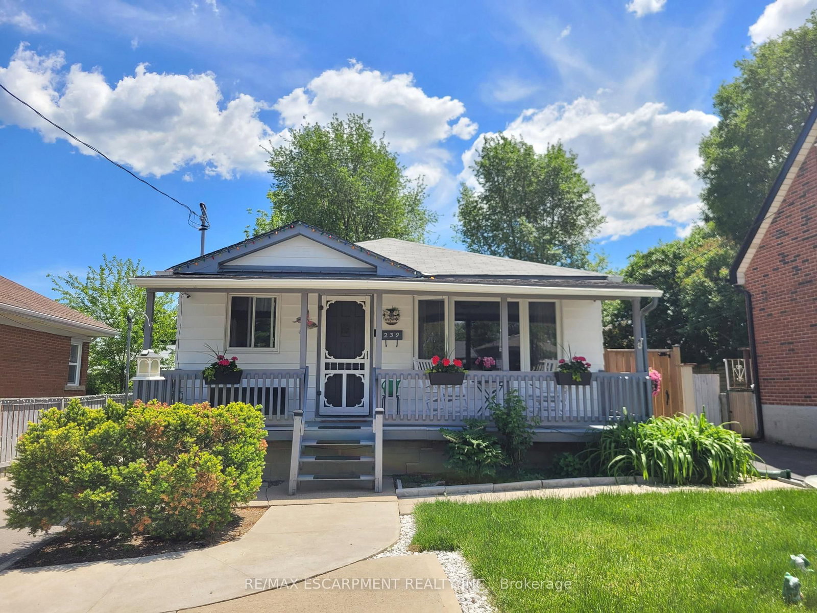 Semi-Detached House for sale at 239 WEST 18TH Street, Hamilton, Ontario, L9C 4H1 - Buchanan - MLS: X13495346