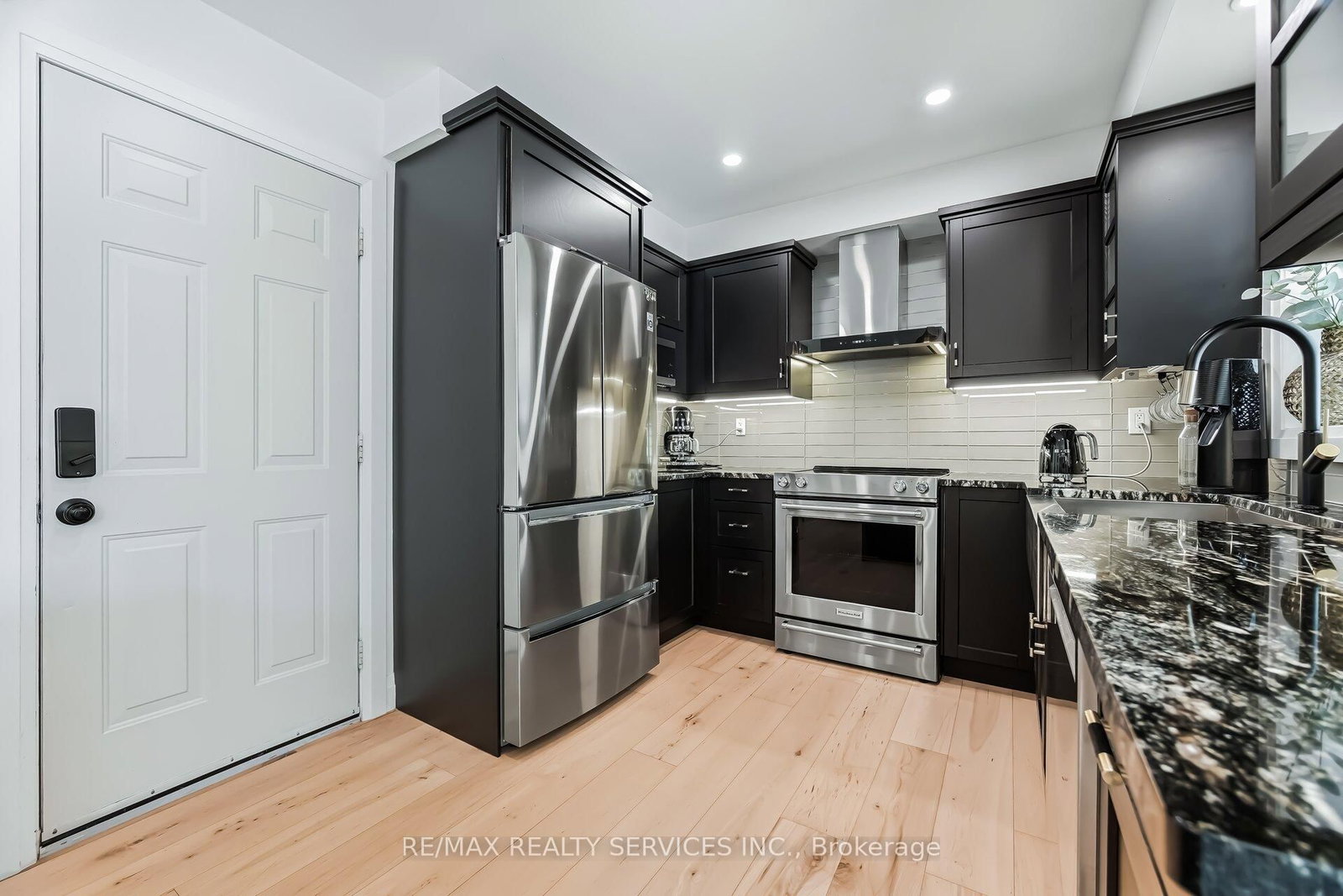 25 Gaydon Way • Brantford, ON photo 16