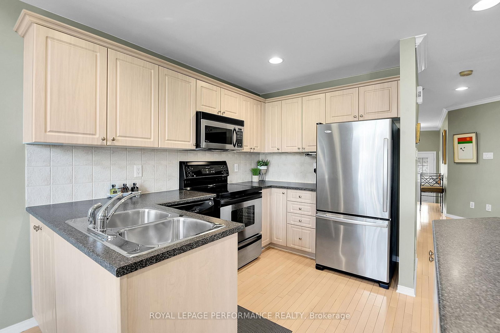 2104 Liska Street • Ottawa, ON photo 14
