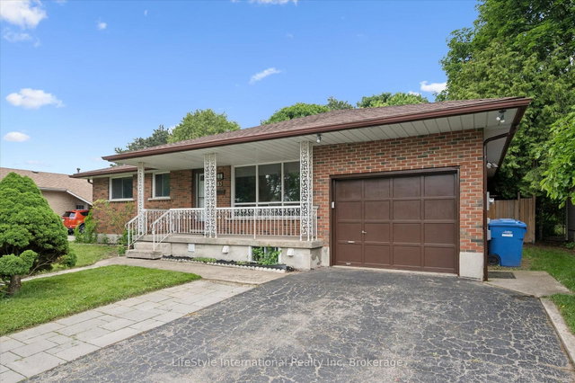 113 Applewood Crescent