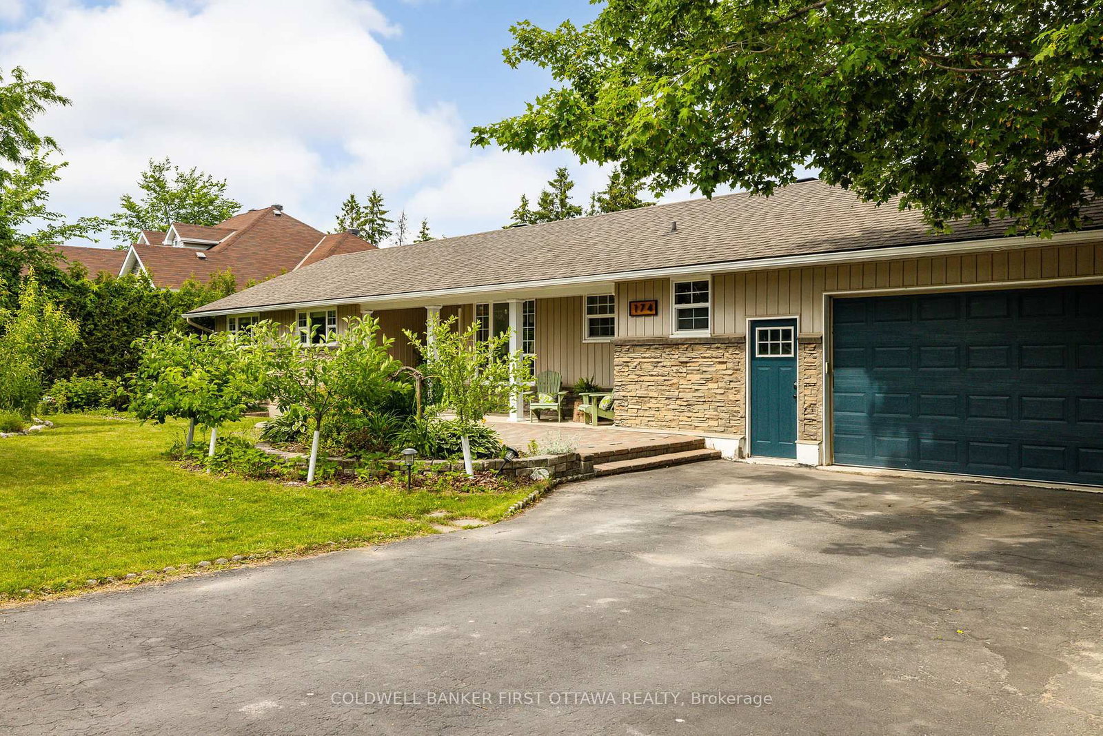 174 Lloydalex Crescent • Carp, ON photo 5