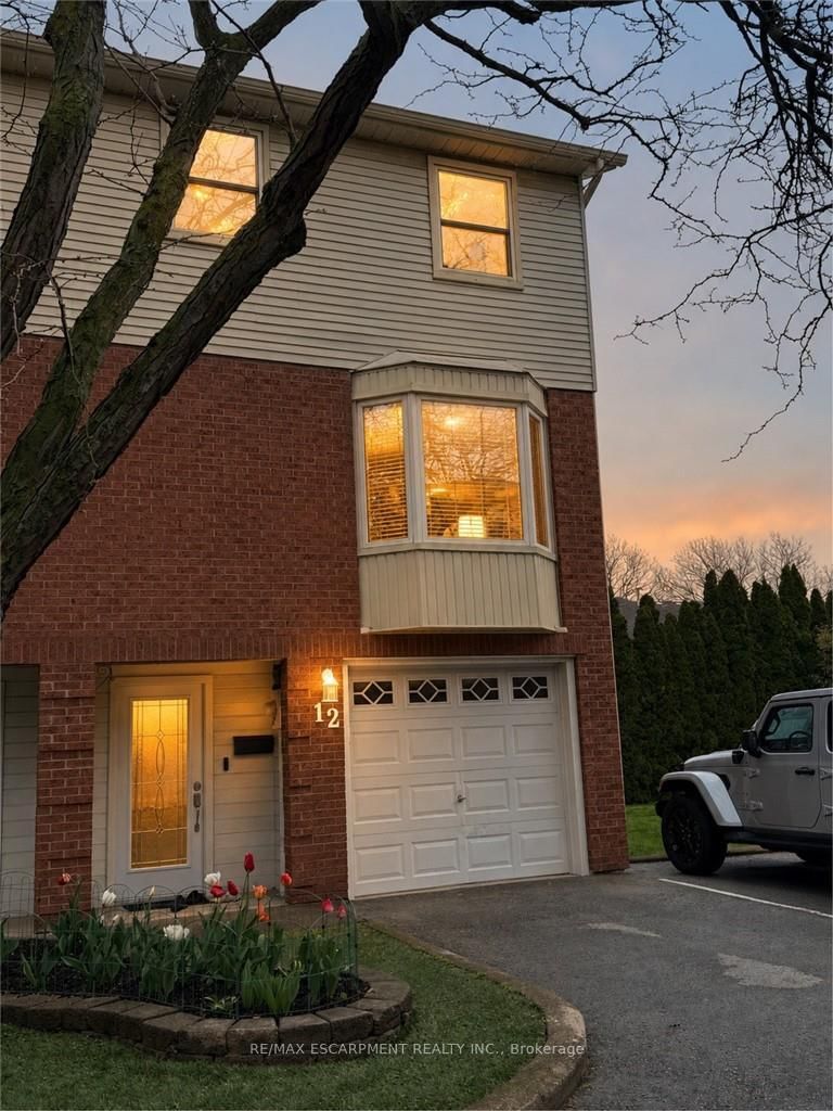 Unit 12 — 130 Livingston Avenue, Grimsby