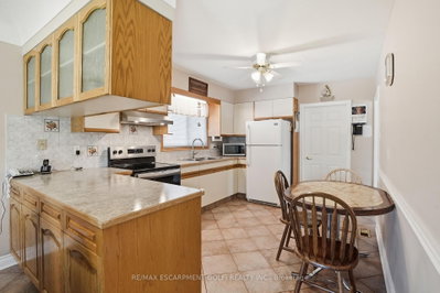18 Pleasant Avenue • Hamilton, ON photo 7