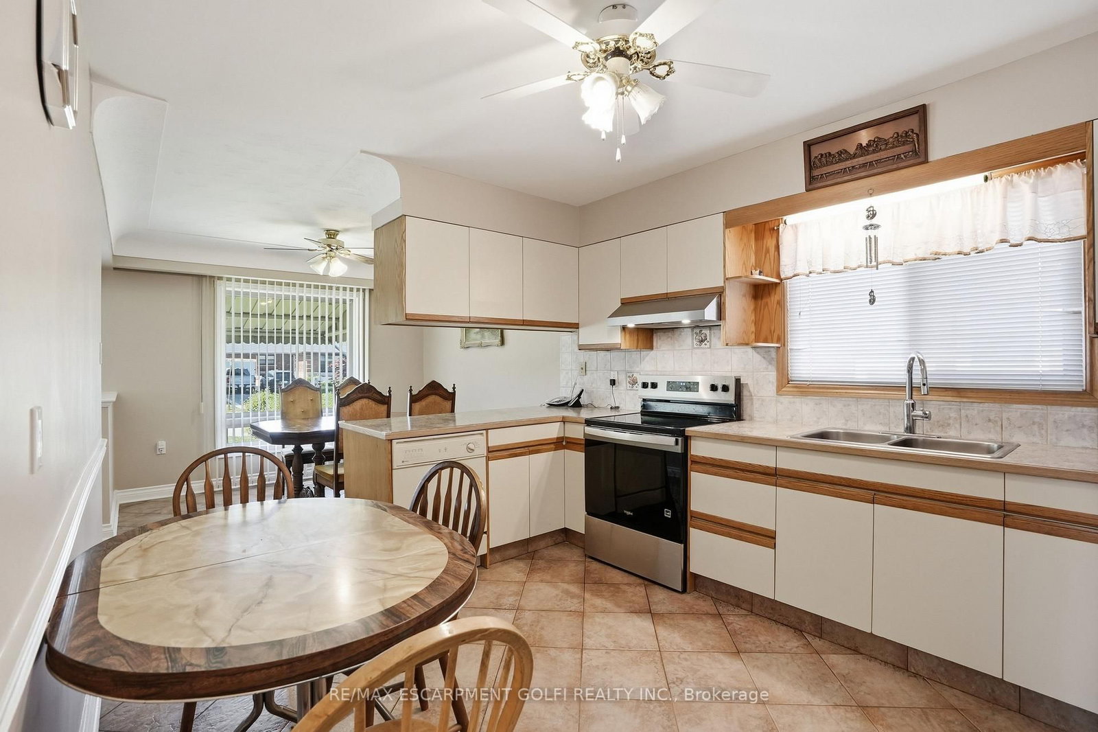 18 Pleasant Avenue • Hamilton, ON photo 9