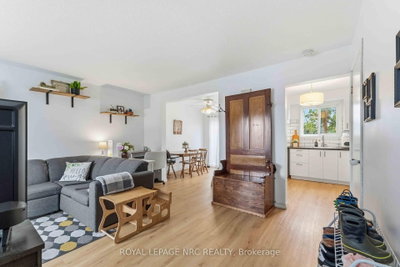 27 Canterbury Drive — photo 3