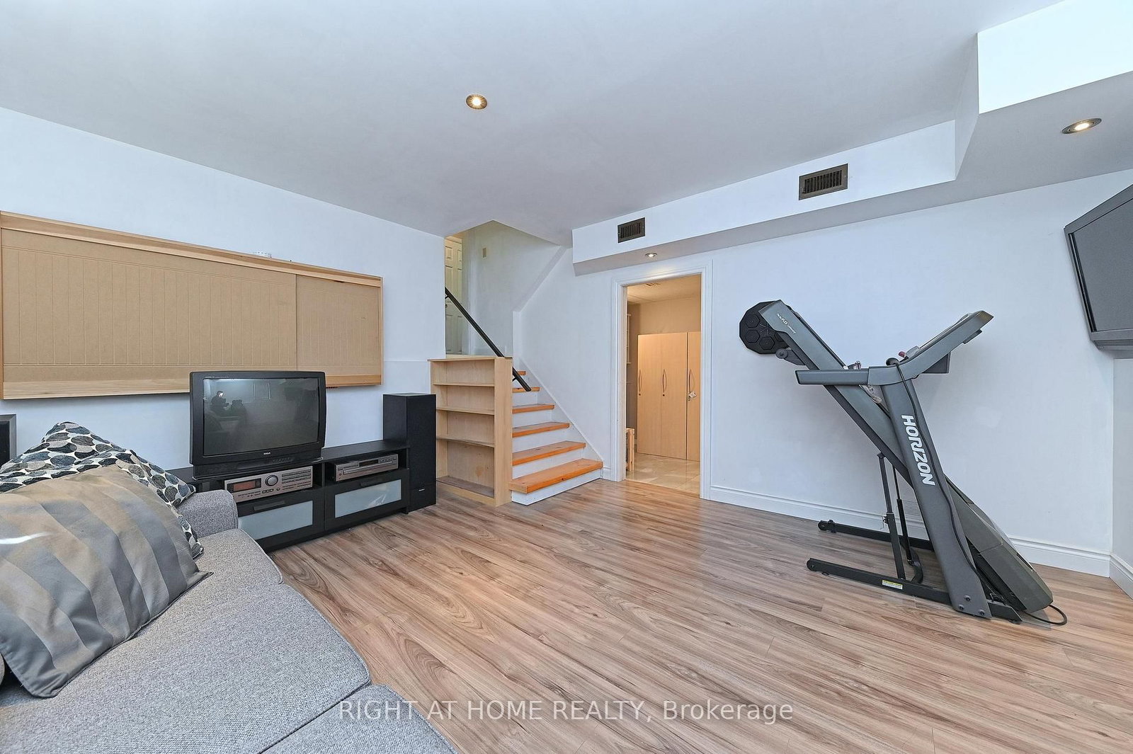 446 Geneva Street • St. Catharines, ON photo 32