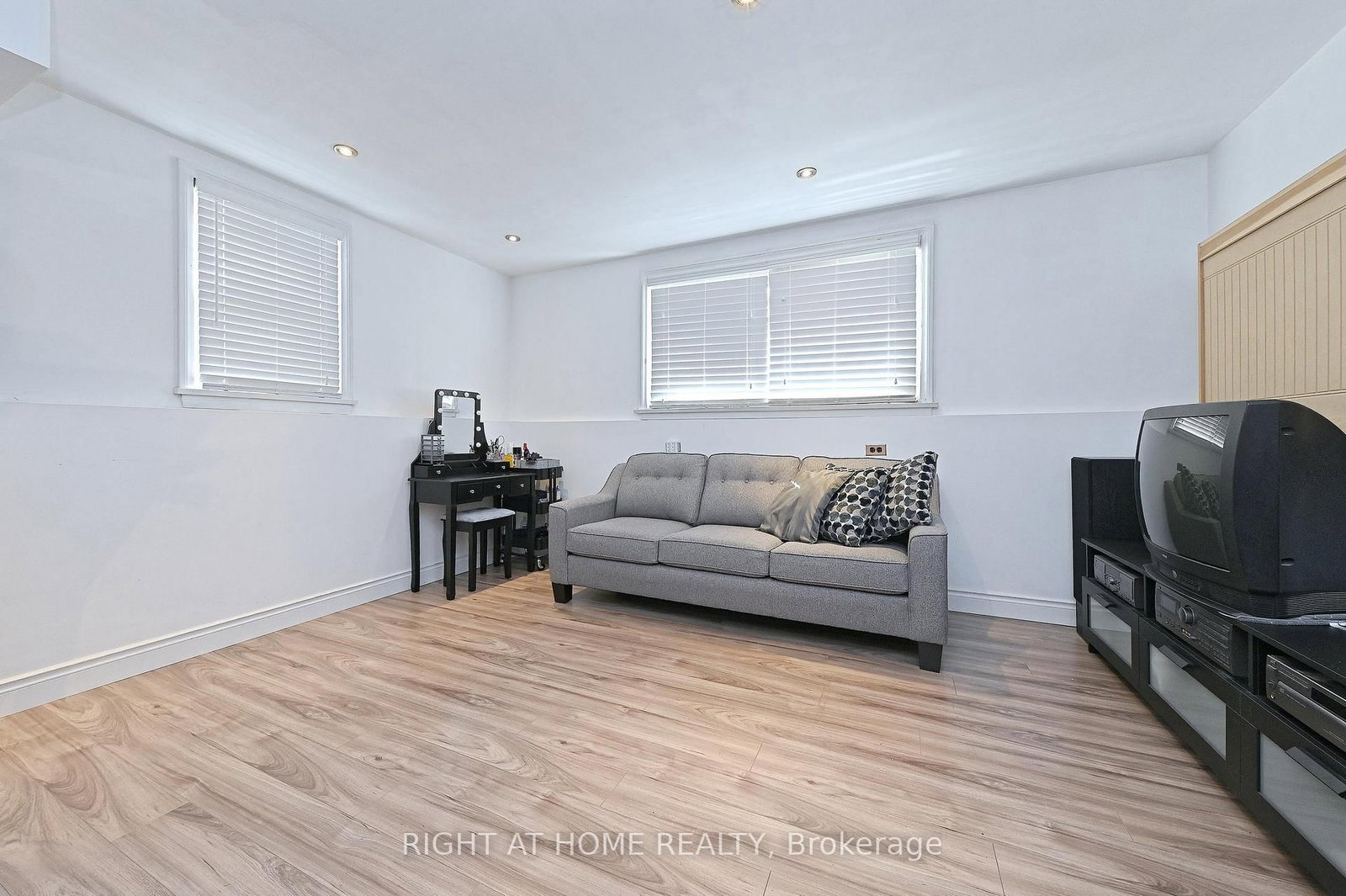 446 Geneva Street • St. Catharines, ON photo 34