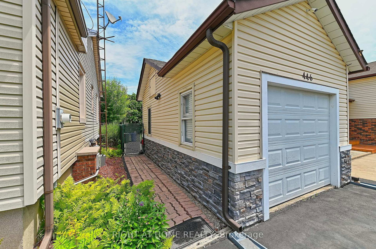 446 Geneva Street • St. Catharines, ON photo 40