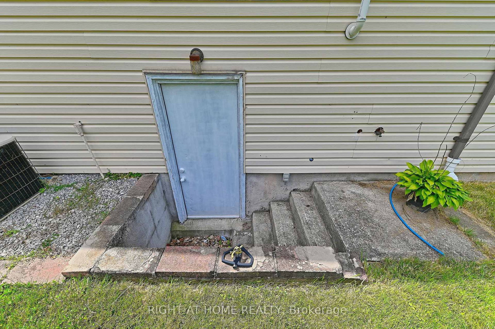 446 Geneva Street • St. Catharines, ON photo 43
