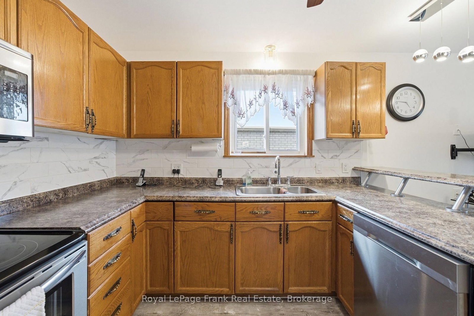 126 Angeline Street S • Kawartha Lakes, ON photo 11