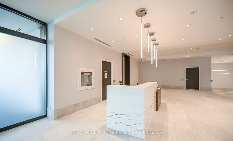 204 - 385 WINSTON Road W