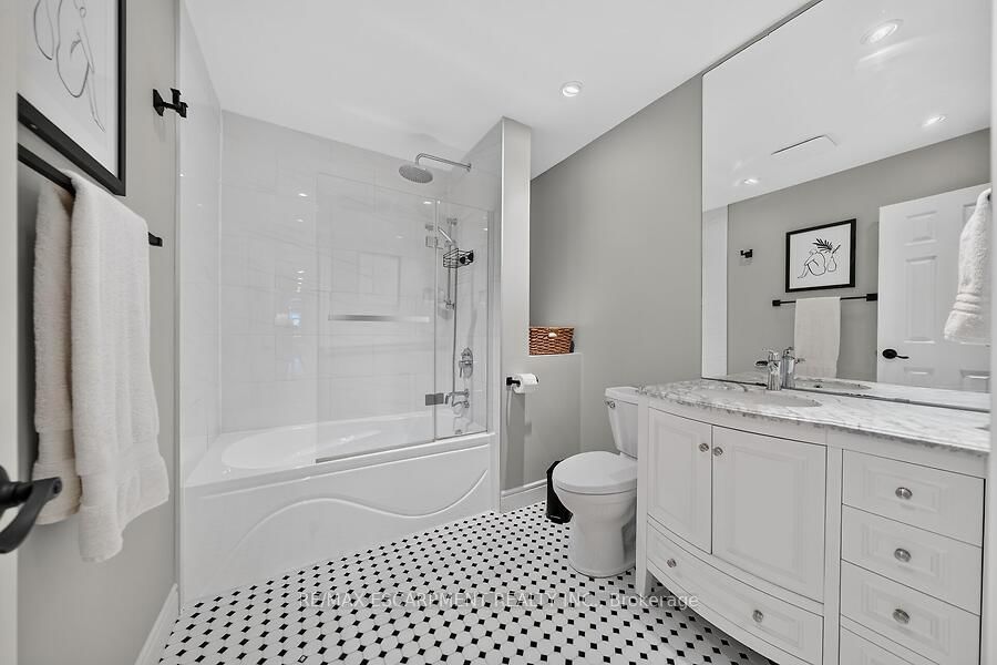 4 Valley Ridge Lane • Hamilton, ON photo 19