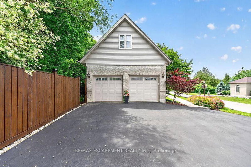4 Valley Ridge Lane