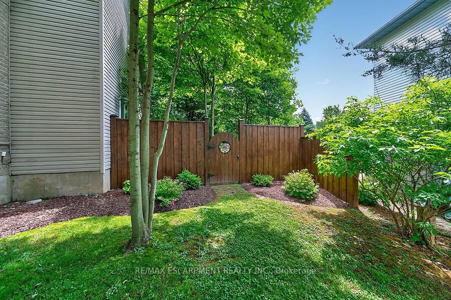 4 Valley Ridge Lane • Hamilton, ON photo 32
