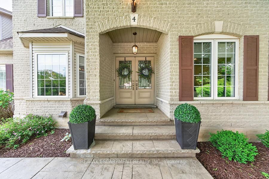 4 Valley Ridge Lane • Hamilton, ON photo 4