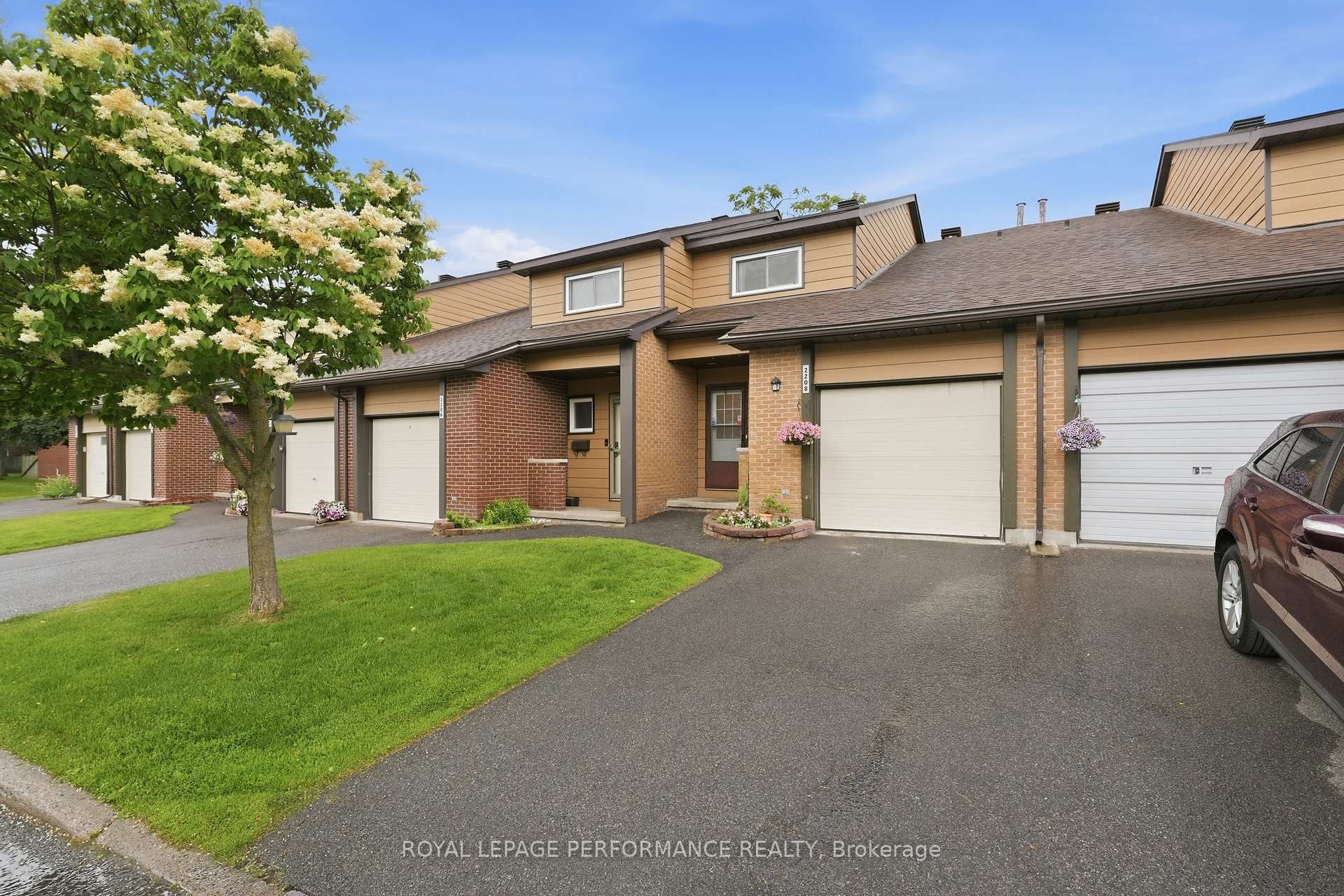 2208 Orient Park Drive, Ottawa, ON