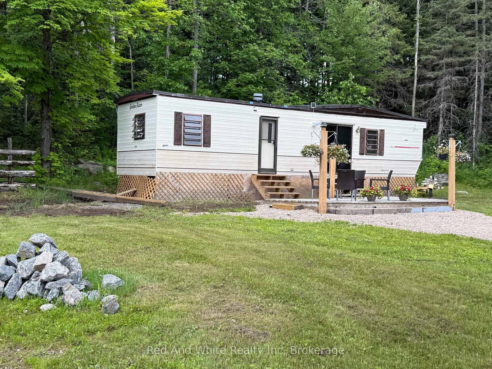 11 Ross, Magnetawan, Ontario P0A 1P0