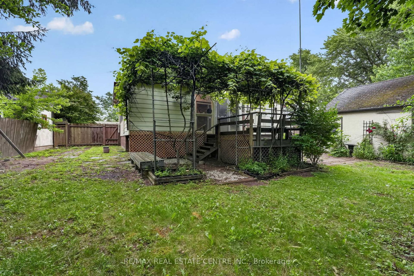 69 Smith Street • Welland, ON photo 47