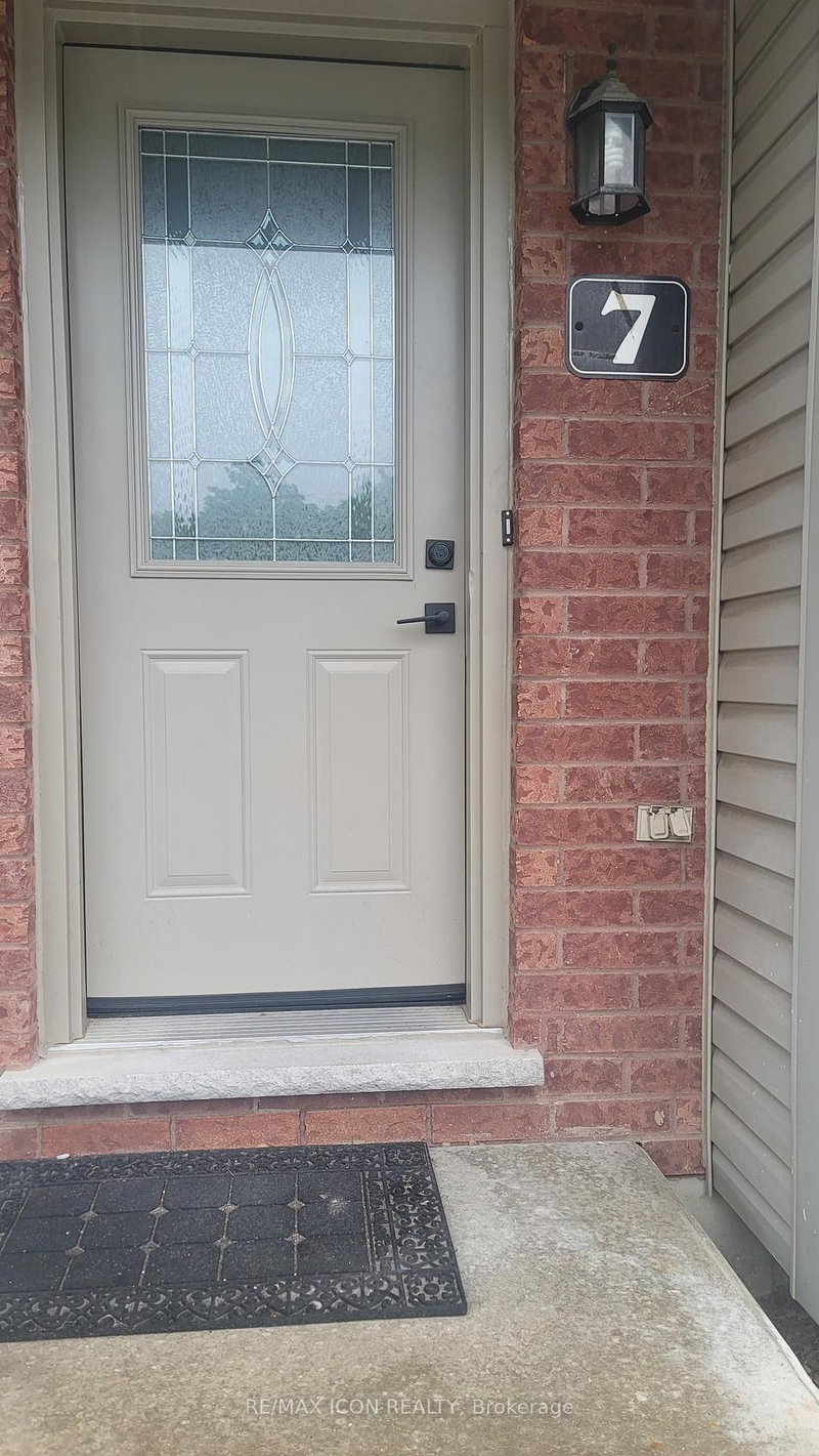 7 - 50 Chapman Court