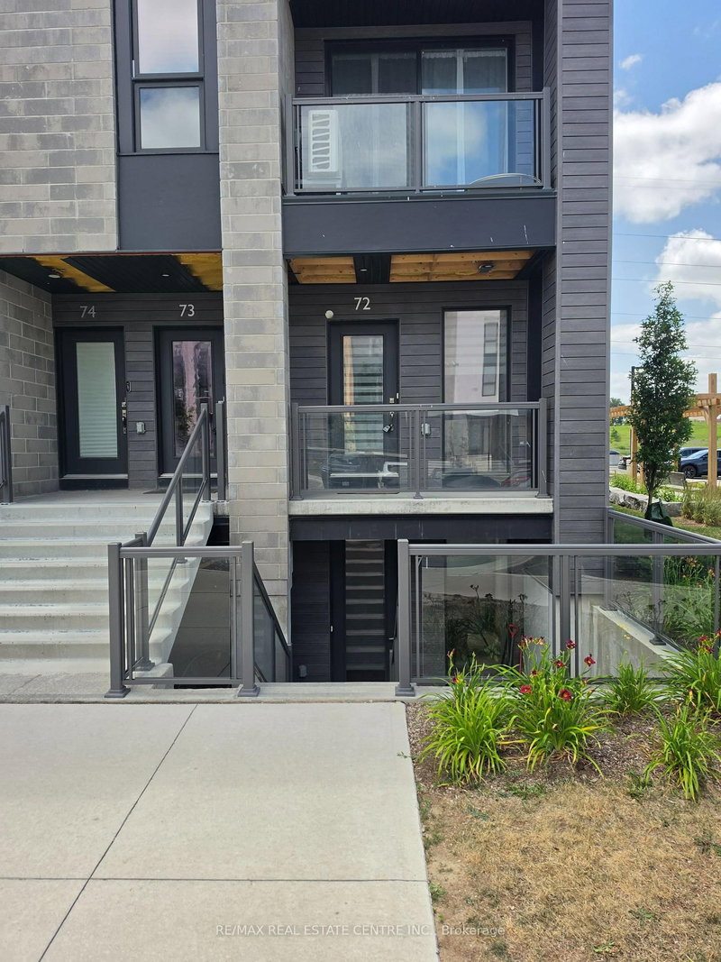 home for lease on A72-261 Woodbine Ave Avenue