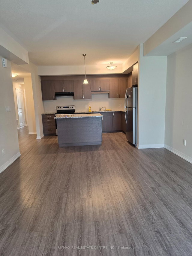 A72 - 261 Woodbine Ave Avenue