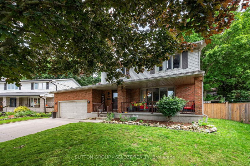 286 Highview Crescent