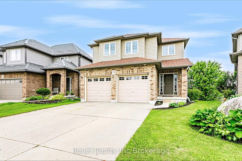 702 Frontenac Crescent