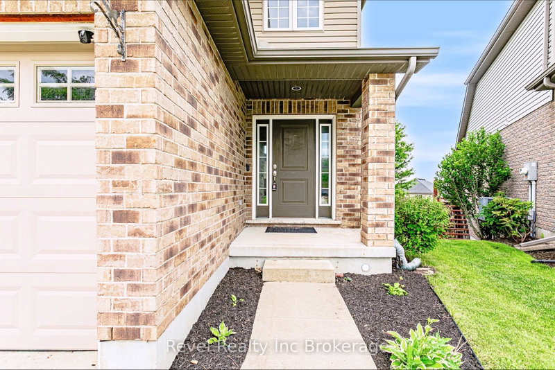 702 Frontenac Crescent