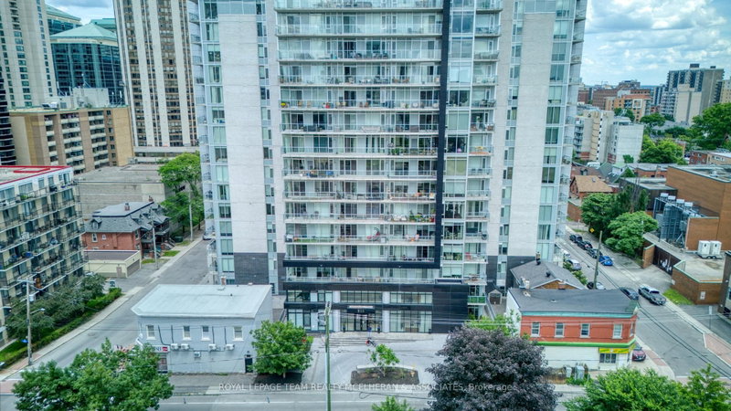 514 - 255 Bay Street