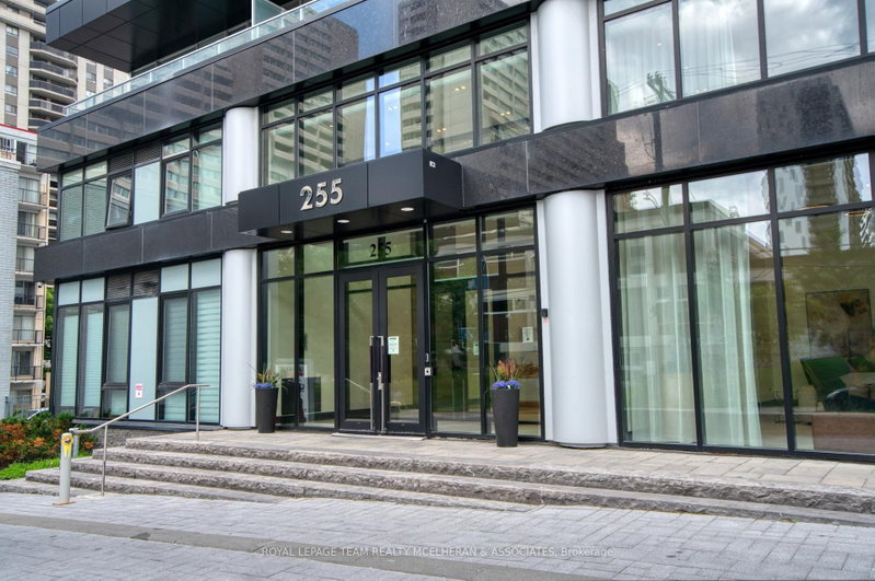 514 - 255 Bay Street