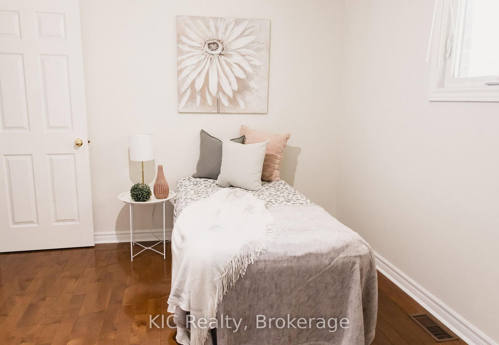 1013 Booth Street • Cobourg, ON photo 15