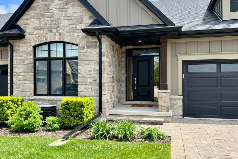 32 Ridgeview Crescent