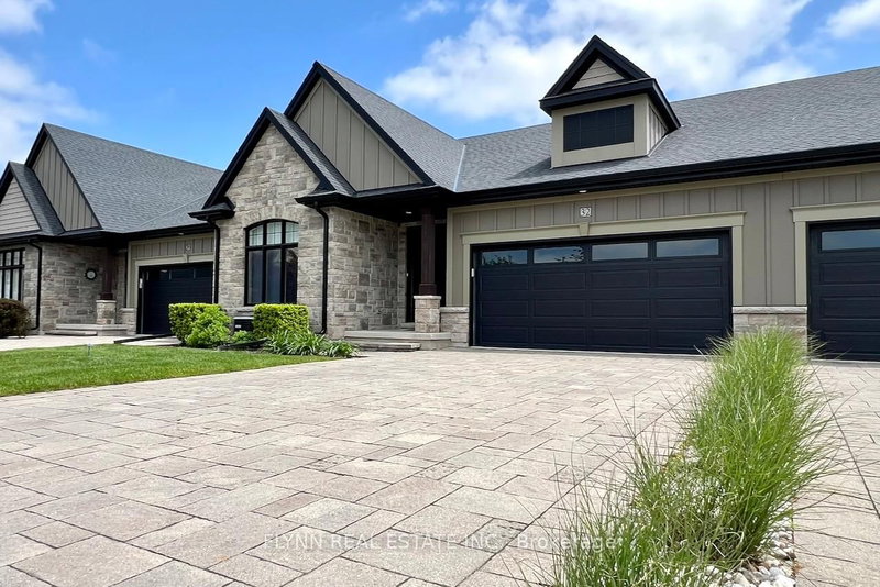 32 Ridgeview Crescent