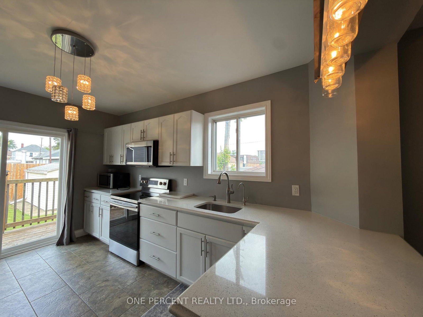 9 Lyons Avenue • Welland, ON photo 4