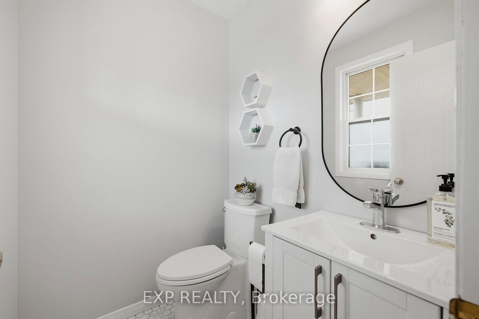31 Parkside Street • Mapleton, ON photo 12