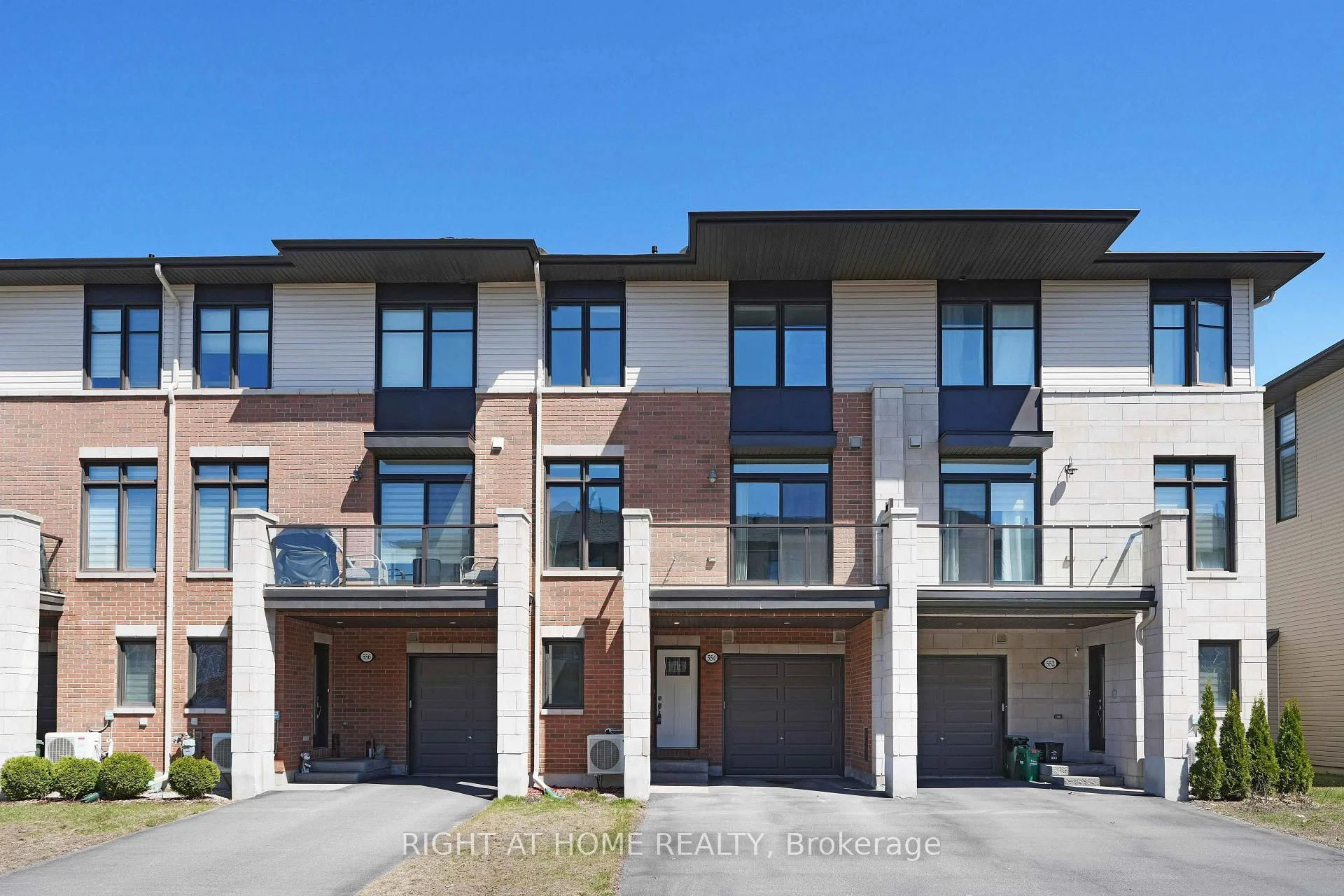 554 Labrador Crescent, Ottawa, ON