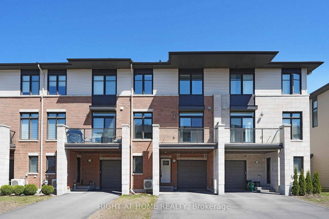 554 Labrador Crescent