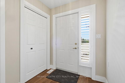 22 Ilderbrook Circle • Middlesex Centre, ON photo 2