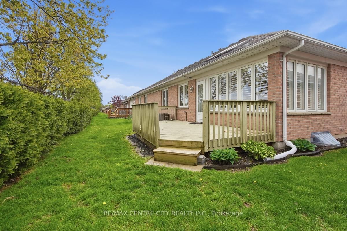 22 Ilderbrook Circle • Middlesex Centre, ON photo 35