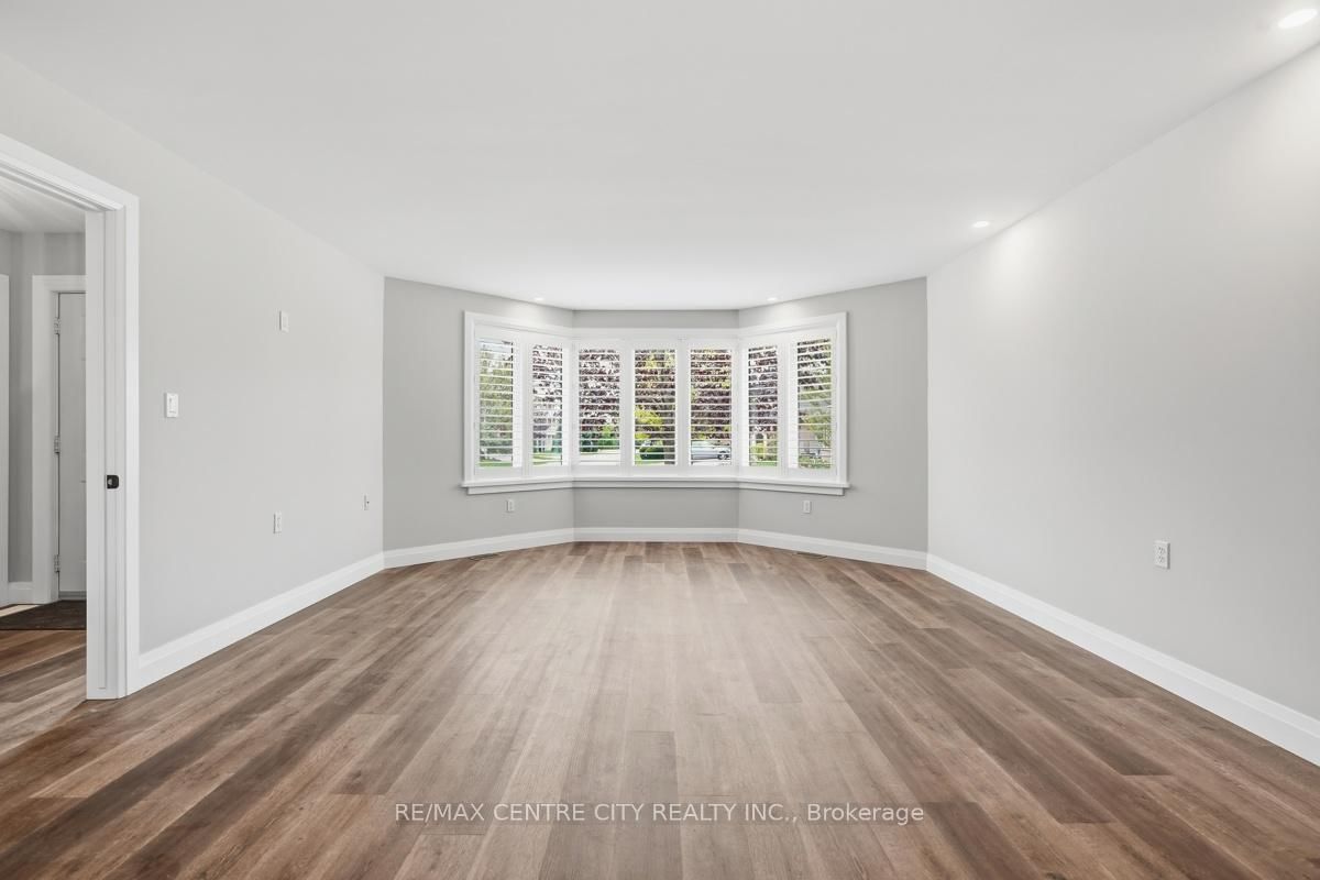 22 Ilderbrook Circle • Middlesex Centre, ON photo 5
