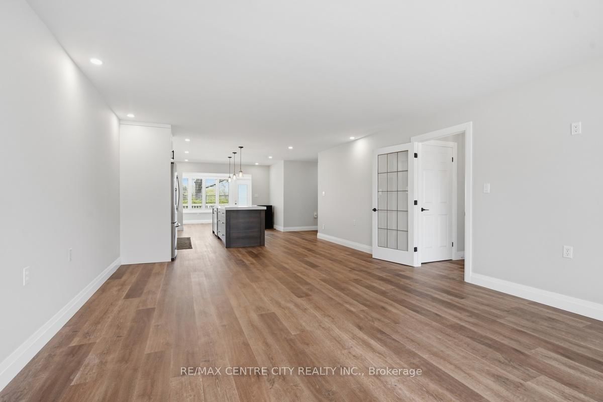 22 Ilderbrook Circle • Middlesex Centre, ON photo 6