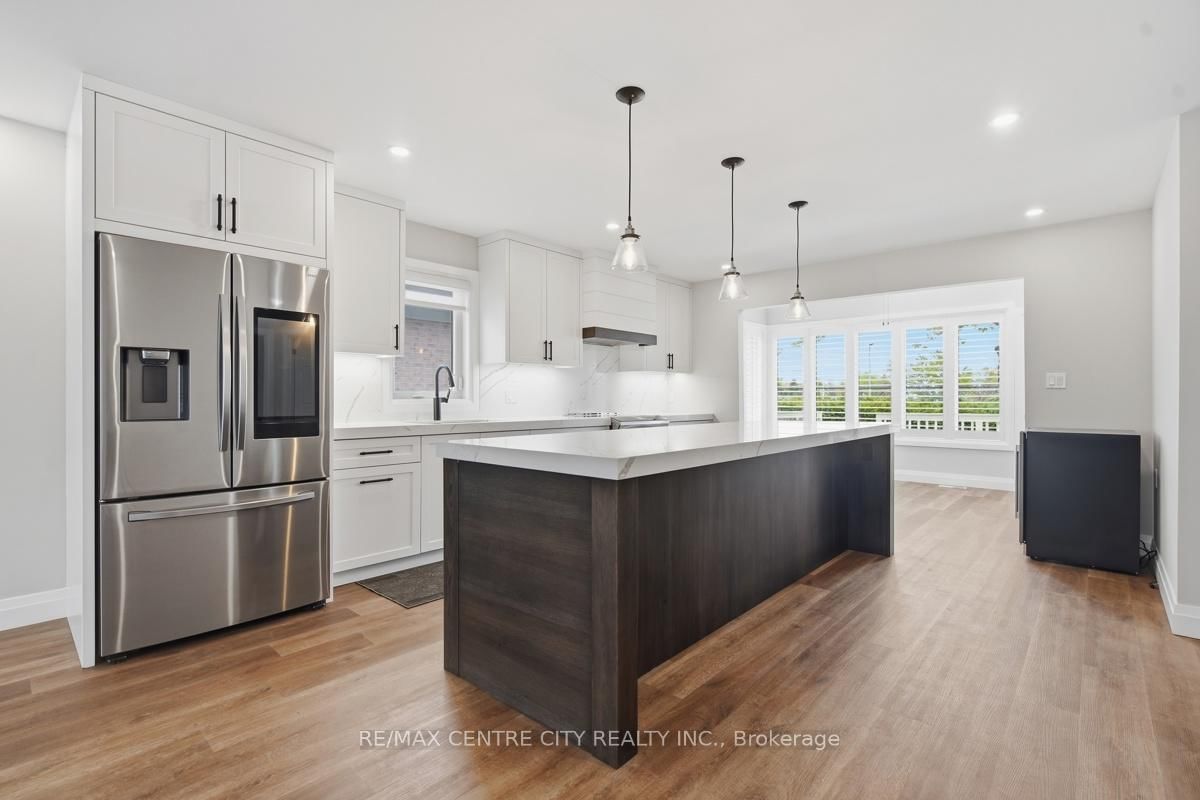 22 Ilderbrook Circle • Middlesex Centre, ON photo 9