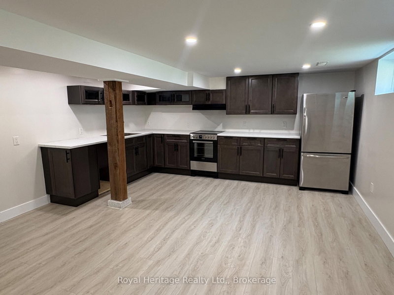 home for lease on Bsmt-499 Braidwood Avenue