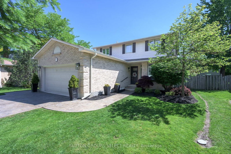 home for sale on 12 Banting Crescent