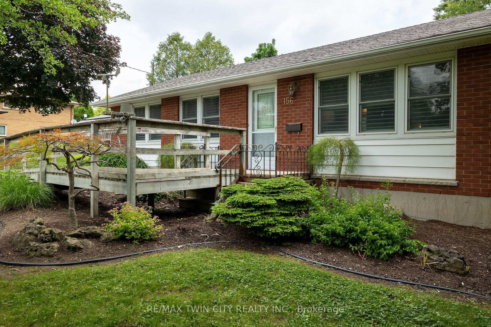 156 N MUTUAL Street • Ingersoll, ON photo 2